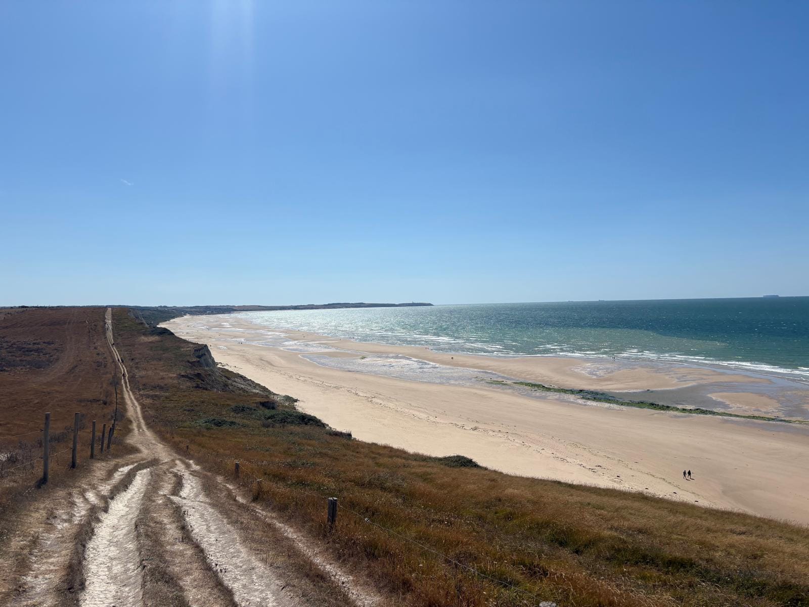 Vue panoramique d'une plage de la Côte d'Opale, illustrant la vision long terme de l'épargne retraite